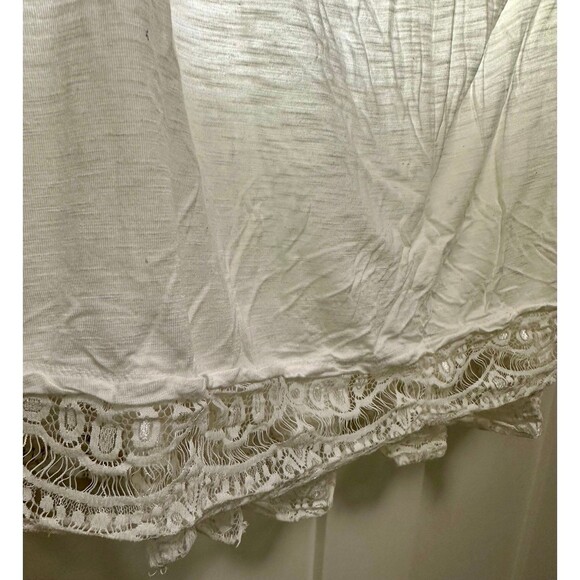 Women’s Flowy Lace Bottom Tank Top White (681) - Picture 2 of 3